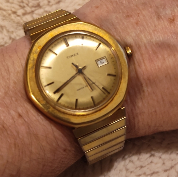 Vintage Men's TIMEX Watch (Needs A Battery) - Picture 1 of 13